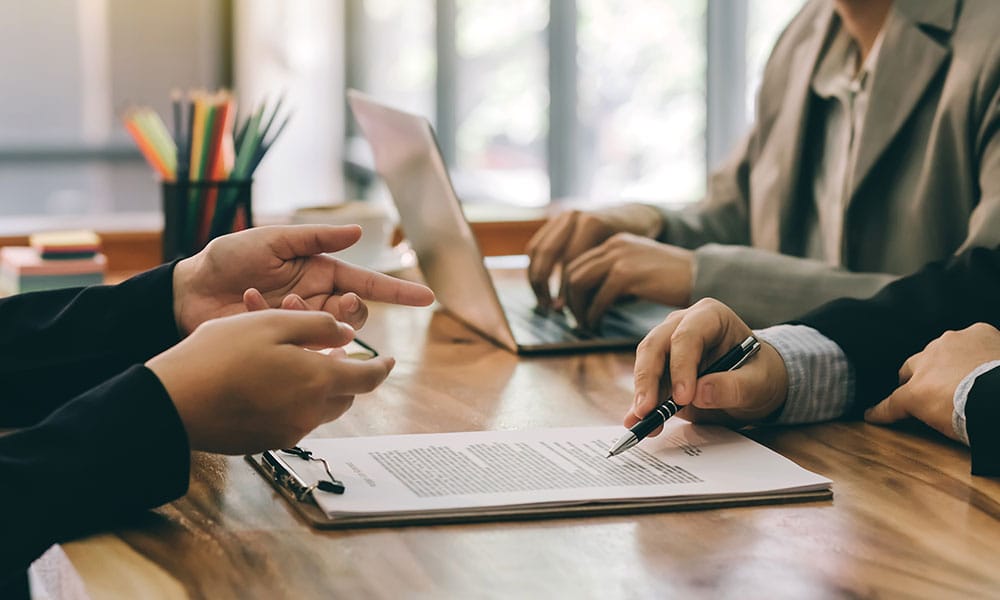 business owner meeting with a commercial litigation lawyer in Houston, TX